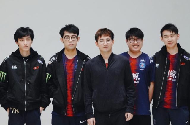 更意味着她 更意味着她