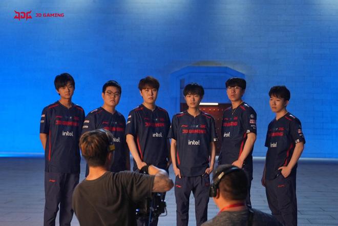 出其不意的 出其不意的